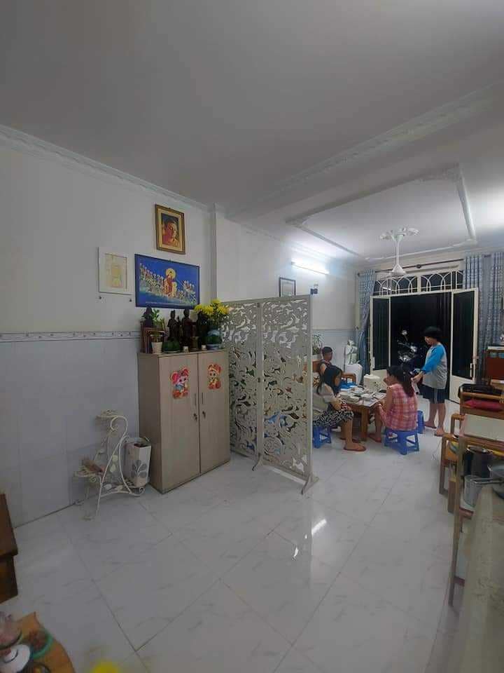 Nhà hẻm ô tô quay đầu, 3 tầng, sân thượng, ngay Phạm Văn Đồng.